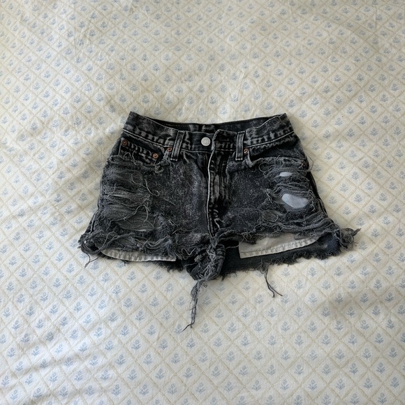 Levi’s Denim high waisted shorts - Picture 1 of 2